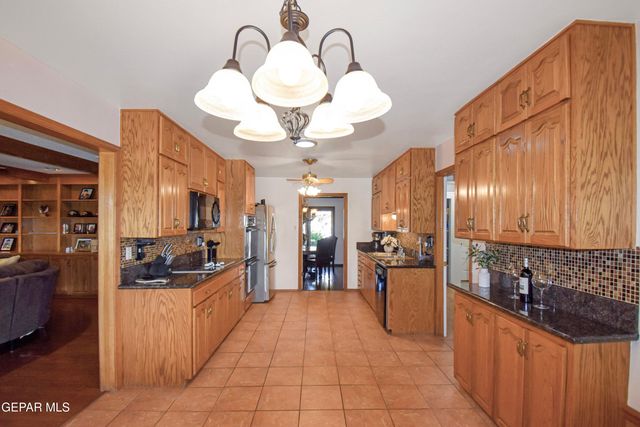 849 River Oaks Drive, El Paso, TX 79912