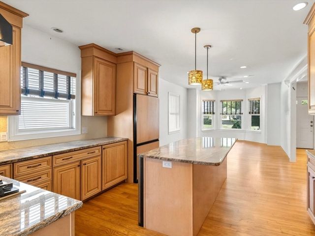 379 Hunnewell St 379, Needham, MA 02494