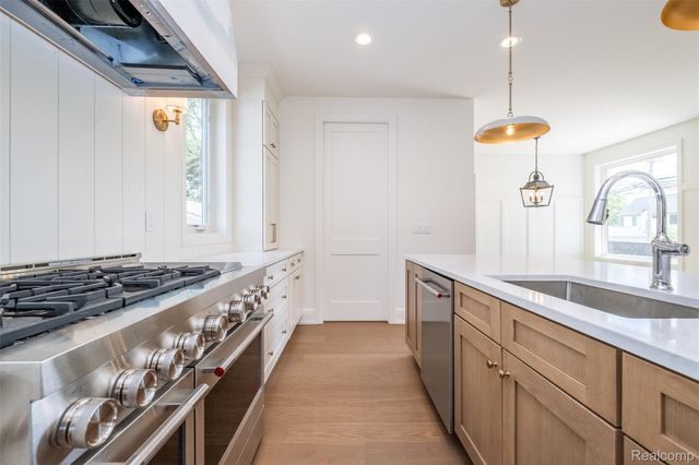 3800 Linwood Avenue, Royal Oak, MI 48073