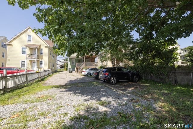 793 Brewster Street 2nd Floor, Bridgeport, CT 06605