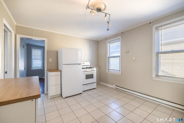793 Brewster Street 2nd Floor, Bridgeport, CT 06605