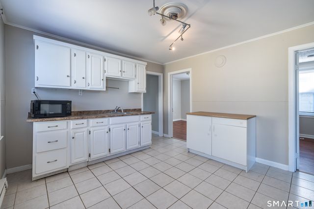 793 Brewster Street 2nd Floor, Bridgeport, CT 06605