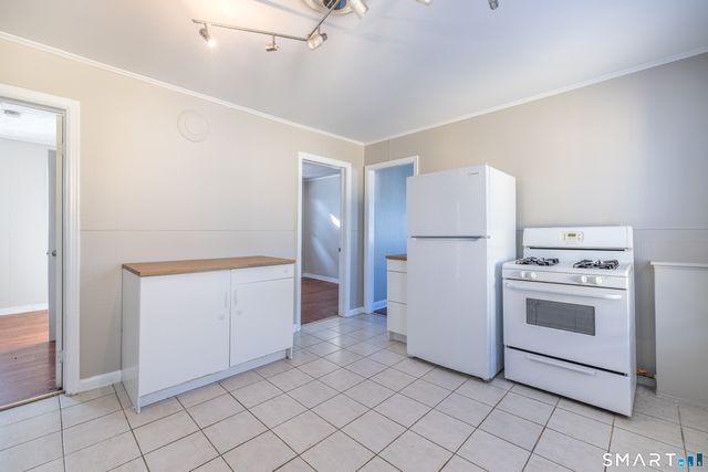 793 Brewster Street 2nd Floor, Bridgeport, CT 06605