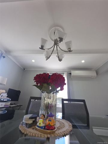 13 Peachtree Lane, Levittown, NY 11756