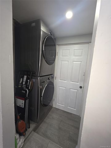 13 Peachtree Lane, Levittown, NY 11756