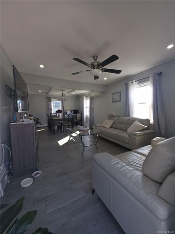 13 Peachtree Lane, Levittown, NY 11756