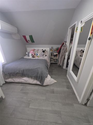 13 Peachtree Lane, Levittown, NY 11756