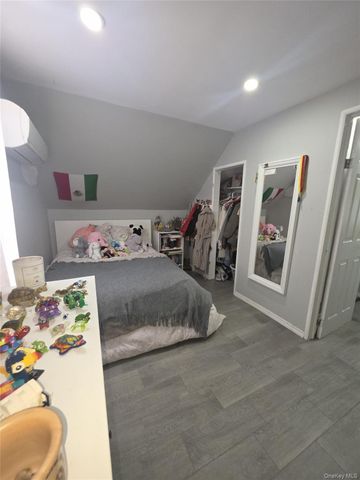 13 Peachtree Lane, Levittown, NY 11756