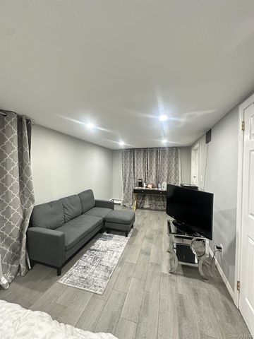 13 Peachtree Lane, Levittown, NY 11756