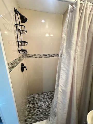 13 Peachtree Lane, Levittown, NY 11756