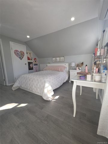 13 Peachtree Lane, Levittown, NY 11756