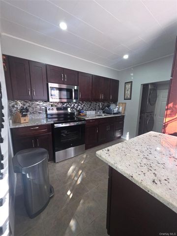 13 Peachtree Lane, Levittown, NY 11756