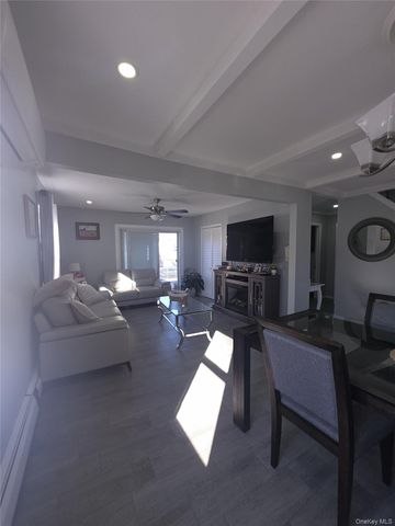 13 Peachtree Lane, Levittown, NY 11756