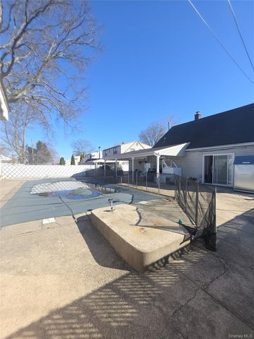 13 Peachtree Lane, Levittown, NY 11756