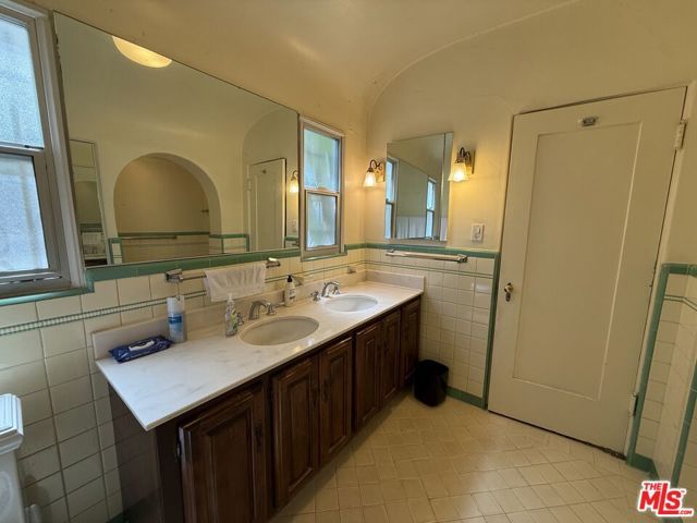 110 N Elm Drive, Beverly Hills, CA 90210