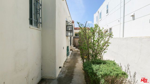 110 N Elm Drive, Beverly Hills, CA 90210