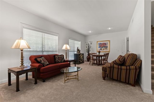 1700 N Applebury Drive, Fayetteville, AR 72701