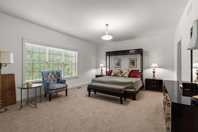 1700 N Applebury Drive, Fayetteville, AR 72701