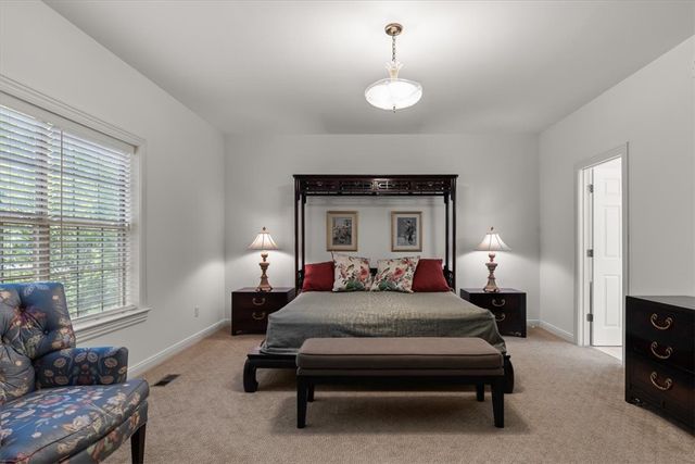 1700 N Applebury Drive, Fayetteville, AR 72701