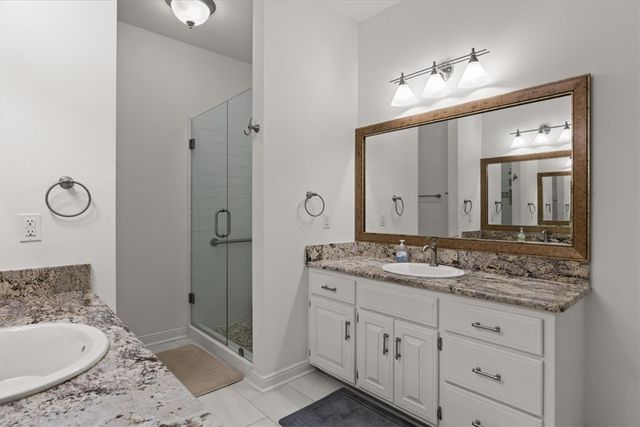 1700 N Applebury Drive, Fayetteville, AR 72701