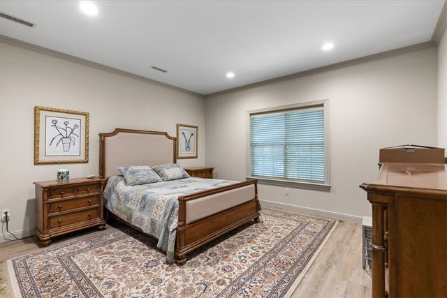 1700 N Applebury Drive, Fayetteville, AR 72701