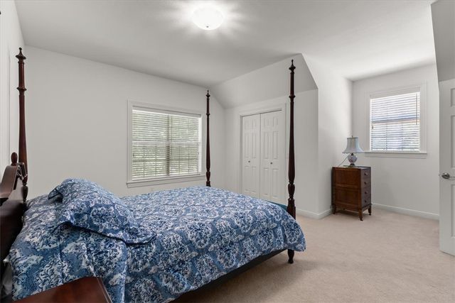 1700 N Applebury Drive, Fayetteville, AR 72701