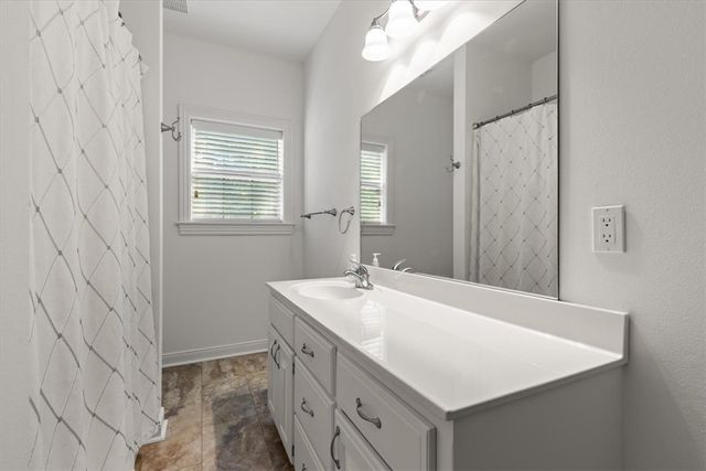 1700 N Applebury Drive, Fayetteville, AR 72701