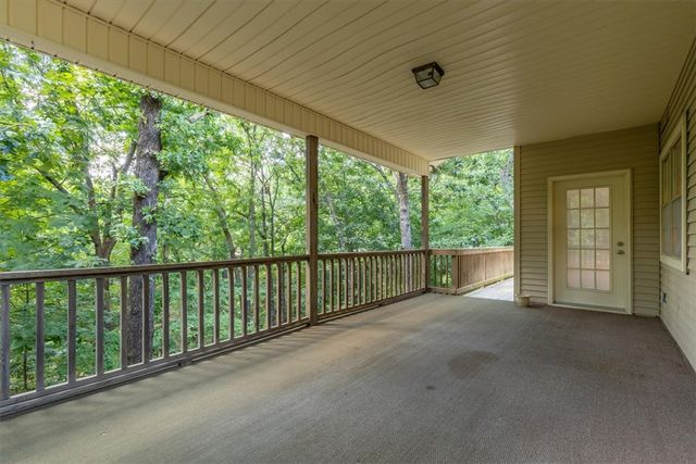 1700 N Applebury Drive, Fayetteville, AR 72701