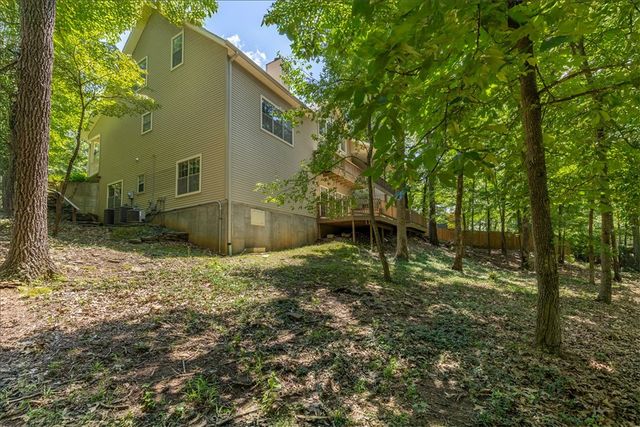 1700 N Applebury Drive, Fayetteville, AR 72701