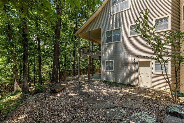 1700 N Applebury Drive, Fayetteville, AR 72701