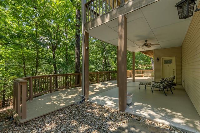 1700 N Applebury Drive, Fayetteville, AR 72701