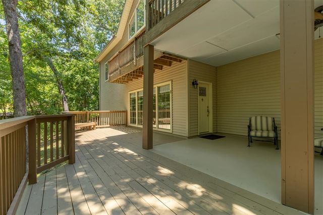 1700 N Applebury Drive, Fayetteville, AR 72701