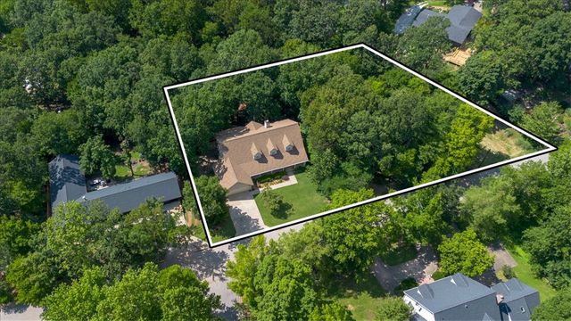 1700 N Applebury Drive, Fayetteville, AR 72701