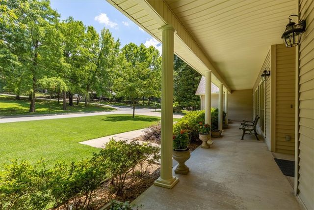 1700 N Applebury Drive, Fayetteville, AR 72701