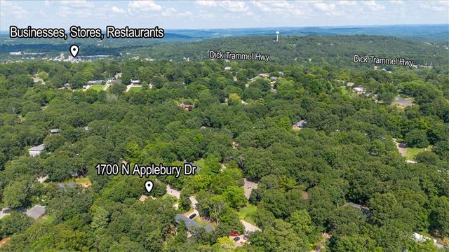 1700 N Applebury Drive, Fayetteville, AR 72701