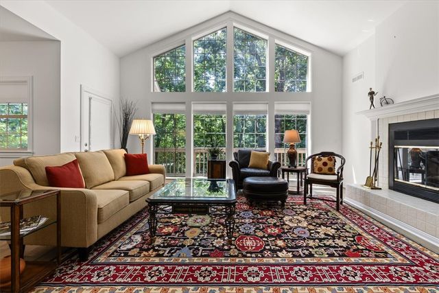 1700 N Applebury Drive, Fayetteville, AR 72701
