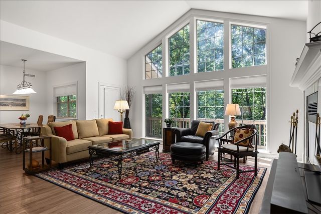 1700 N Applebury Drive, Fayetteville, AR 72701