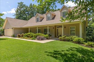 1700 N Applebury Drive, Fayetteville, AR 72701