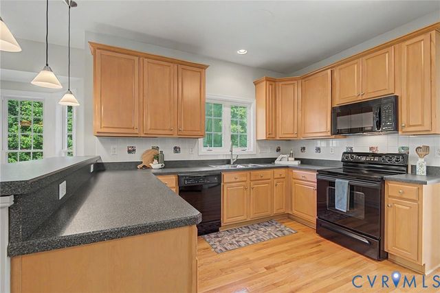 9366 Summer Oak Dr, Mechanicsville, VA 23116