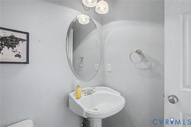 9366 Summer Oak Dr, Mechanicsville, VA 23116