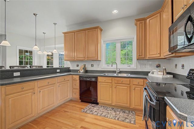 9366 Summer Oak Dr, Mechanicsville, VA 23116