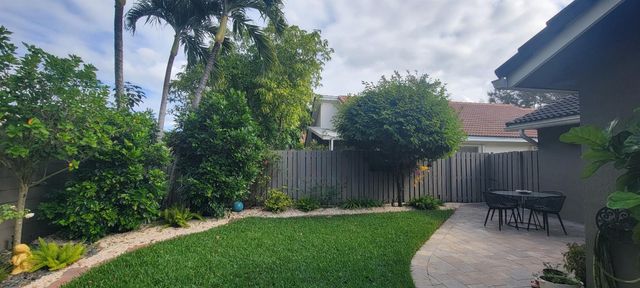 12555 SW 7th Place, Davie, FL 33325