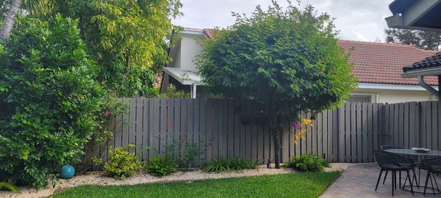 12555 SW 7th Place, Davie, FL 33325