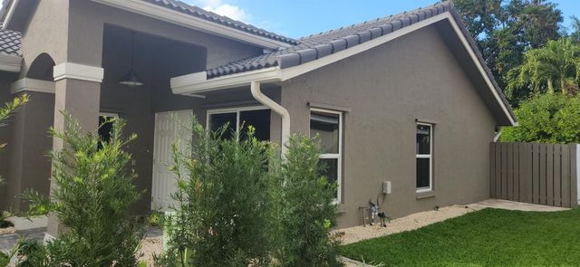 12555 SW 7th Place, Davie, FL 33325