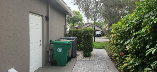 12555 SW 7th Place, Davie, FL 33325