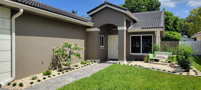 12555 SW 7th Place, Davie, FL 33325