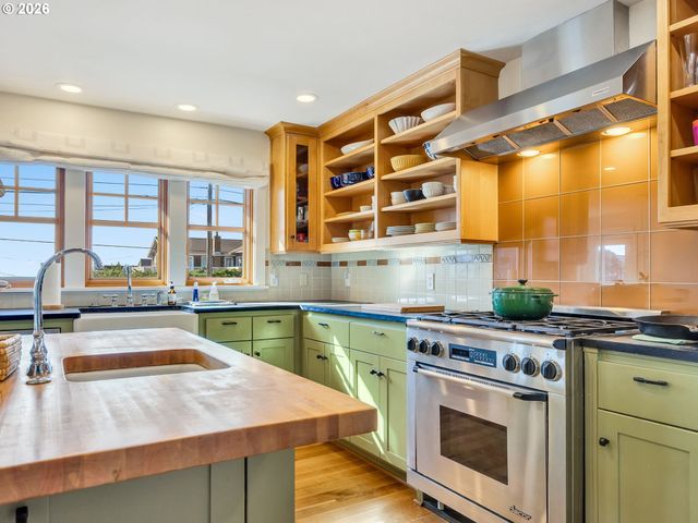 597 N MARION Ave, Gearhart, OR 97138