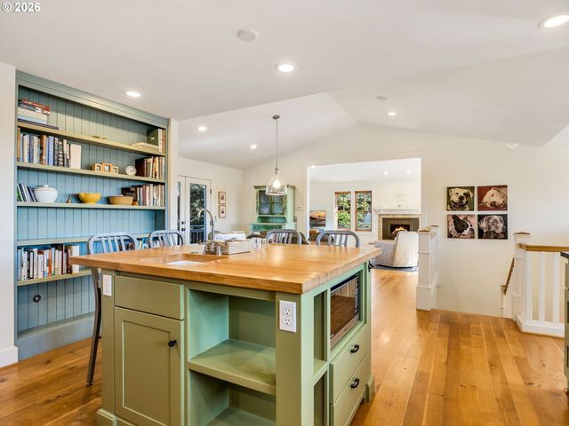 597 N MARION Ave, Gearhart, OR 97138