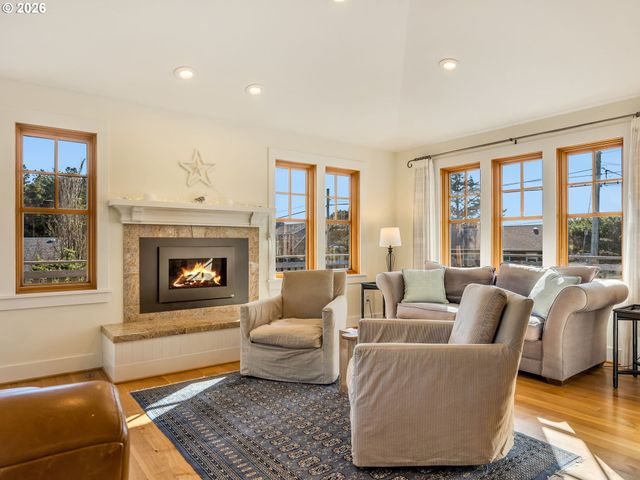 597 N MARION Ave, Gearhart, OR 97138