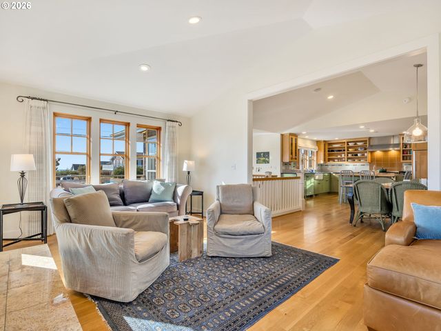 597 N MARION Ave, Gearhart, OR 97138